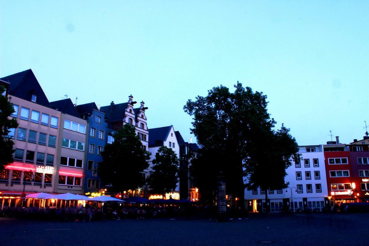 Koncept Hotel Zum Kostbaren Blut Koln Bagian luar foto